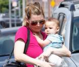 Ellen Pompeo et sa fille Stella Luna à Los Angeles, le 18 juin 2010