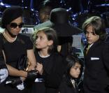 Funérailles de Michael Jackson : Janet et les trois orphelins Paris, Prince Michael et Blanket, le 7 juillet 2009