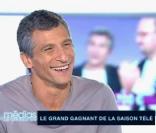 Nagui invité de Thomas Hugues le 20 juin 2010 sur France 5 dans Médias, le magazine. Il porte sa belle alliance !