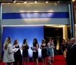 Les people arrivent lors de la soirée de lancement Belle d'Opium signé Yves Saint Laurent dont la belle Mélanie Thierry est l'égérie le 17 juin 2010 à New York