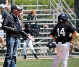 Larry King assiste au match de base ball d\'un de ses fils<br />