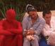 L'homme en rouge ne quitte plus Flo Gaga !