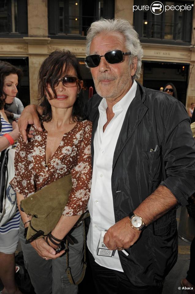 Pierre Arditi et Evelyne Bouix à l'inauguration de la boutique Barbara Rihl-Hermé, à Paris. 1er juillet 2010 