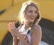 Rosie Huntington-Whiteley, avec un très élégant tablier à l'effigie de Barack Obama, sur le tournage de  Transformers 3 , à Los Angeles, le 1er juillet 2010.