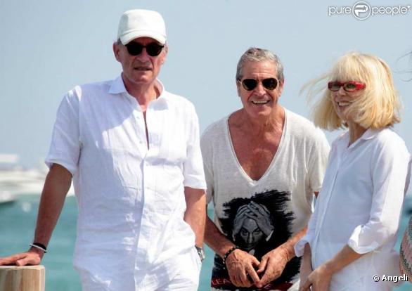 Mireille Darc, Pascal Desprez, Jean-Claude Darmon et Hoda Roche à Saint-Tropez. Juillet 2010