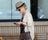 Reese Witherspoon faisant du shopping chez Barneys New York, à Beverly Hills le 6 juillet 2010 