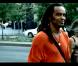 En juillet 2010, Yannick Noah (photo : dans le clip Angela ) rode son nouvel album, Frontières, dans des établissements pénitentiaires, avant une parution au mois d'août et un show grandiose au Stade de France le 25 septembre.