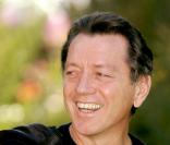 Le regretté Bernard Giraudeau, qui avait été pressenti pour jouer dans  Les Lyonnais .