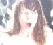 Regardez la belle Milla Jovovich défoncer des zombies... mais aussi hypnotiser de terrifiants insomniaques !