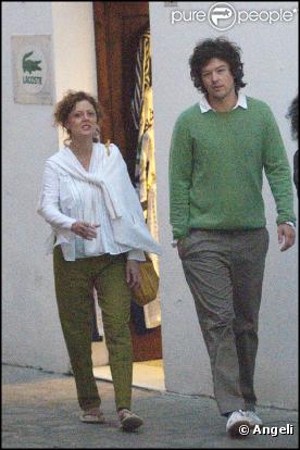 Susan Sarandon se promène à Giffoni en Italie en compagnie de Jonathan Bricklin le 26 juillet 2010