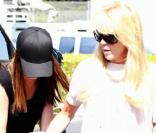 Ali et Dina Lohan à la sortie du centre de détention de Lindsay Lohan le 26 juillet 2010 