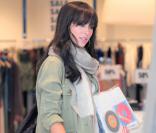Jennifer Love Hewitt fait du shopping après un rendez-vous avec son agent (27 juillet 2010 à Beverly Hills)