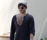 Ed Westwick après avoir déjeuné au Cafe Med à West Hollywood, le 30 juillet 2010