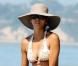 Quand Halle Berry, toujours sexy en bikini, plonge au milieu des requins !