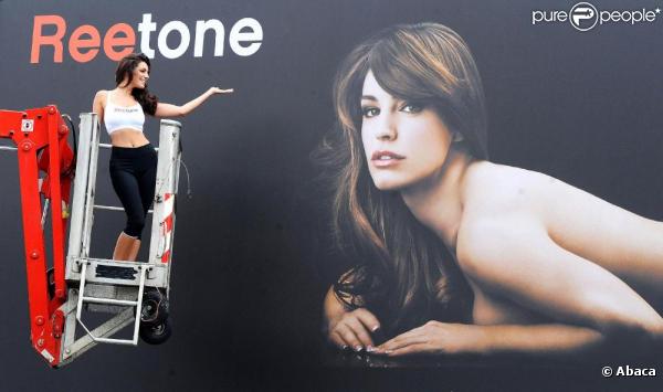 Kelly Brook, nouvelle égérie de la marque Reebok. elle présente la campagne Easy Tone. 4/08/2010