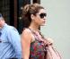 La bomba latina Eva Mendes nous a ravi dans sa petite robe estival Madewell, associée à des compensées camel, et au sac Libertine Hobo de Christian Dior en version nude.