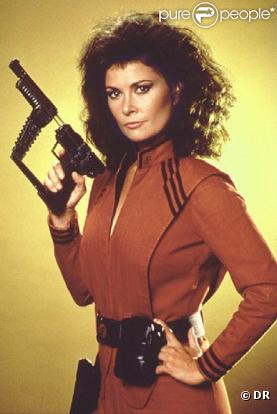 Des images de la fameuse Jane Badler, alias la terrible Diana, dans la série  V  originale.