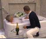 bain moussant, champagne, fleurs... rien n'est trop pour Olivier qui comble Agnès !