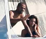 Eva Longoria et Tony Parker profitent de leurs vacances sur yacht à Miami en février 2010... Elle est pas belle la vie ? 
