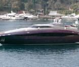 Quand Roberto Cavalli part en vacances c'est sur ce sublime yacht qu'il se rend ! Et chaque année, un parterre de stars y sont invitées ! Le yacht le plus... people !  