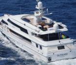 C'est à bord de ce yacht nommé Altavida que Pamela Anderson a dit oui à Kid Rock en 2006 au large de Saint-Tropez ! Si le yacht est toujours à flot le mariage de Pamela, lui,... a sombré !  