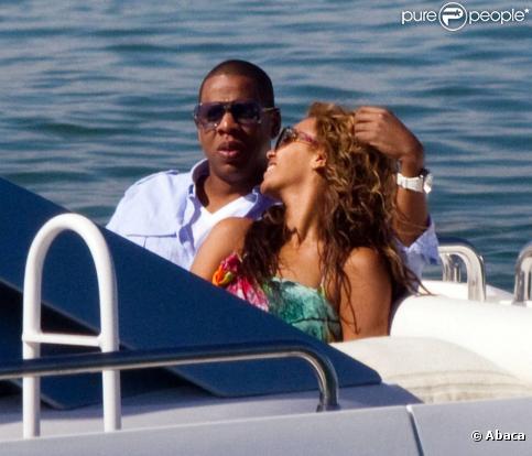 Beyonce et Jay-Z s'offrent des vacances romantiques sur leur sublime yacht ! Du bling-bling, de l'amour... du rêve !