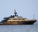 Le sublime yacht de Giorgio Armani au large de Cannes !