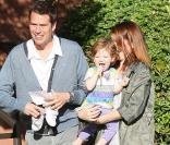 Alyson Hannigan, son mari Alexis et leur petite Satyana, à Beverly Hills. 18/08/2010