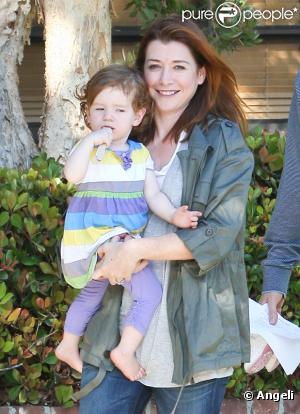 Alyson Hannigan, son mari Alexis et leur petite Satyana, à Beverly Hills. 18/08/2010