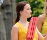 Leighton Meester simplement ravissante avec sa pétillante robe Nanette Lepore et son sac acidulé Nancy Gonzales.