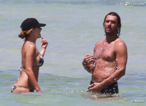 Rossano Rubicondi en mode plage avec sa chérie à Miami