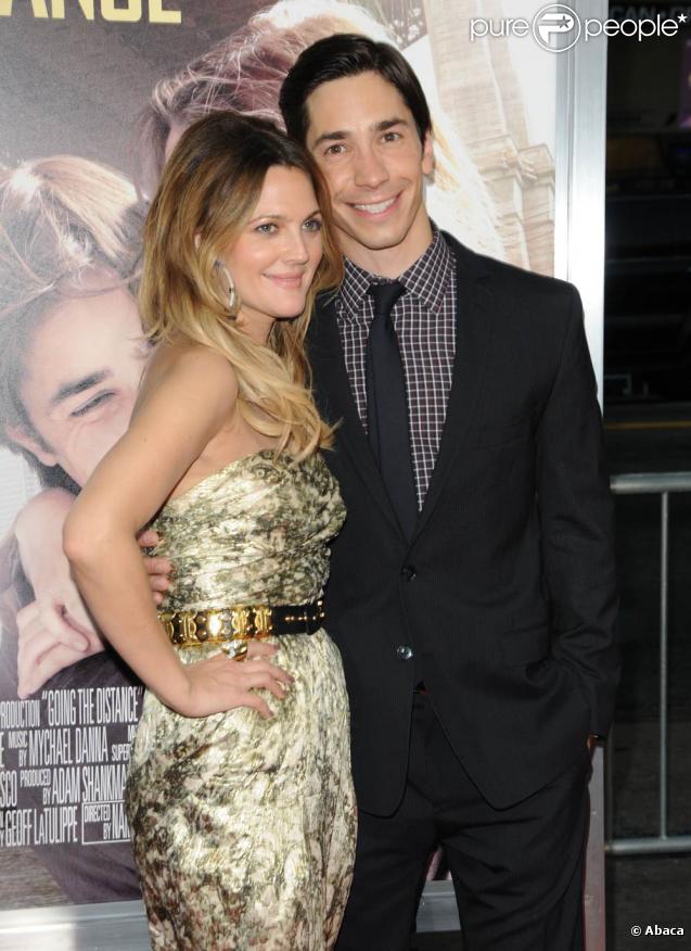  Drew Barrymore et Justin Long à l'avant-première du film Going the Distance au Grauman's Chinese Theatre à Hollywood le 23 août 2010 