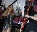 Fergie vient sur scène pour fêter l'anniversaire de Slash