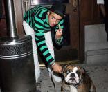Samantha Ronson et son chien Cadillac, en 2007