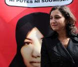 Sihem Habchi, présidente de l'association Ni putes ni soumises, lors de la manifestation en soutien de Sakineh à Paris le 28 août 2010 