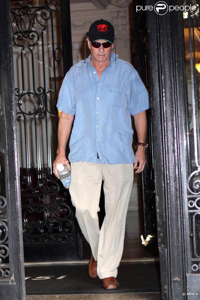 Michael Douglas, très diminué par sa thérapie, à New York, le 3 septembre 2010.