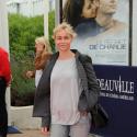 Emmanuelle Béart en mode casual chic... sous le charme de la famille idéale de Demi Moore !