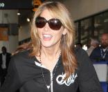 Ashley Greene est de retour à Los Angeles. Elle a atterri à l'aéroport  LAX, le 8 septembre, après un séjour à Paris où elle tournait  quelques scènes du film  LOL  en compagnie de Miley Cyrus.