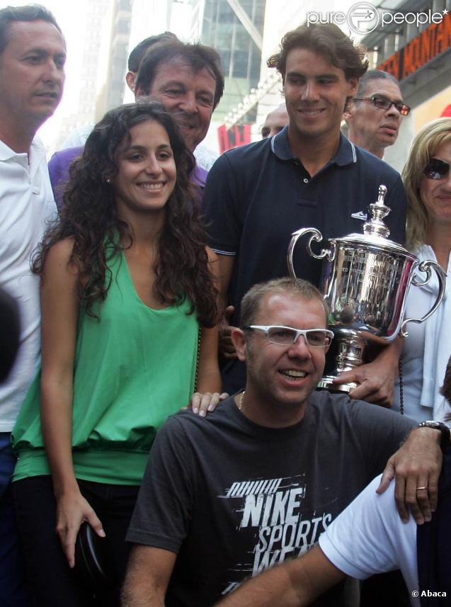 Rafael Nadal a savouré sa première victoire à l'US Open à Times Square, le 14 septembre, entouré de sa belle Xisca et de ses amis !