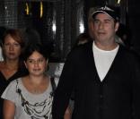 John Travolta et sa fille Ella, à Mumbai, en Inde