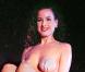 Dita Von Teese dans sa fameuse coupe géante
