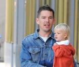 Ethan Hawke et sa fille Clementine, dans les rues de New York