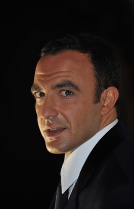 Nikos va tourner un clip pour promouvoir le droit à l'éducation
