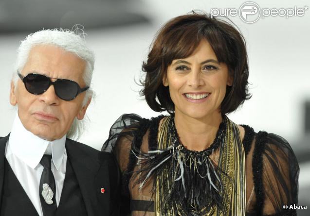 Inès de la Fressange et Karl Lagerfeld au défilé Chanel P/E 2011 au Grand Palais. Le 5 octobre 2010