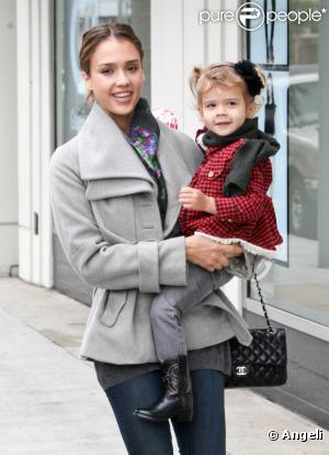 Jessica Alba et sa fille Honor Warren s'éclatent dans les rues de Beverly Hills le 5 octobre 2010