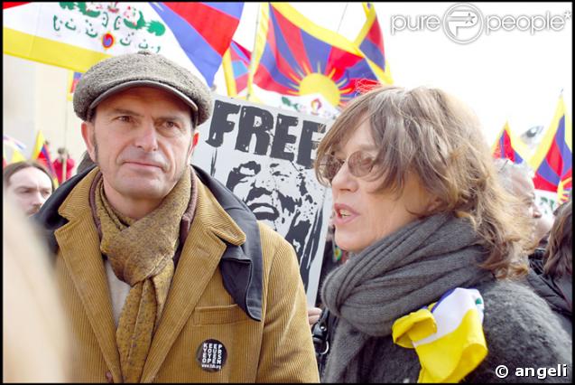 Bartabas et Jane Birkin manifestent en faveur du Tibet au Trocadéro à Paris, le 7/04/08