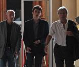 Alain Delon sort du bureau de la juge des affaires familiales en compagnie de son fils Alain-Fabien, dont il a obtenu la garde. Photos exclusives.
