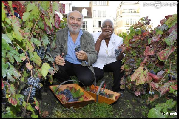 Gérard Jugnot et Firmine Richard, parrains de la Fête des Vendanges de Montmartre 2010, ont scrupuleusement respecté, samedi 9 octobre, le mot d'ordre de ce millésime : l'humour !