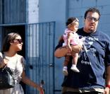 Christina Milian et sa fille Violet Madison Nash, accompagnées d'un homme, qui pourrait être le garde du corps, se rendent dans un studio d'enregistrement à Los Angeles, le 25 septembre 2010
