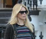 Claudia Schiffer va chercher ses enfants à l'école à Londres le 11 octobre 2010
